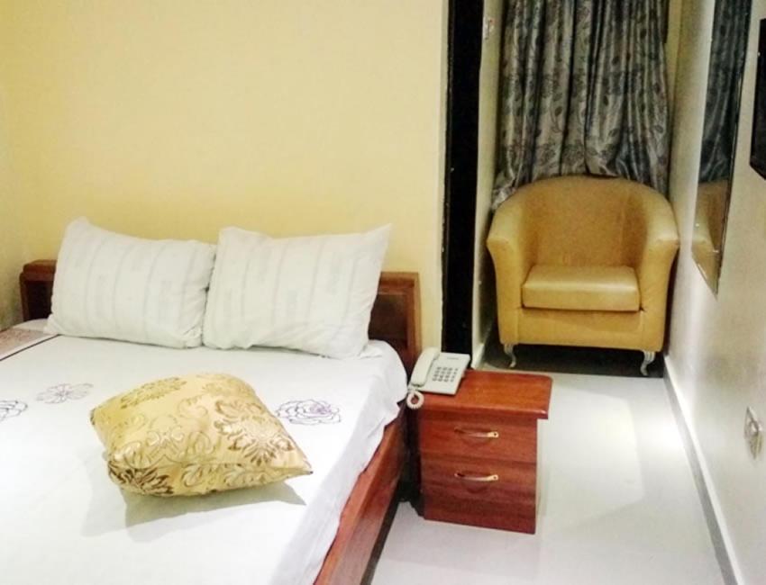 Ben Auto Hotel Лагос Екстериор снимка