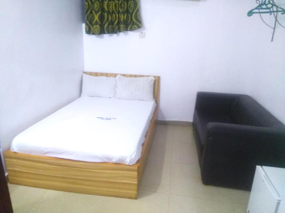 Ben Auto Hotel Лагос Екстериор снимка