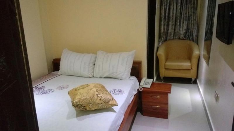 Ben Auto Hotel Лагос Екстериор снимка