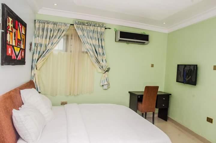 Ben Auto Hotel Лагос Екстериор снимка
