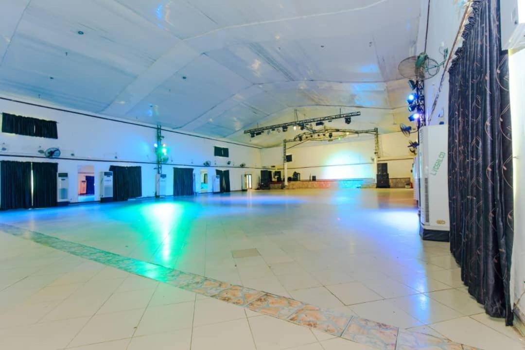 Ben Auto Hotel Лагос Екстериор снимка