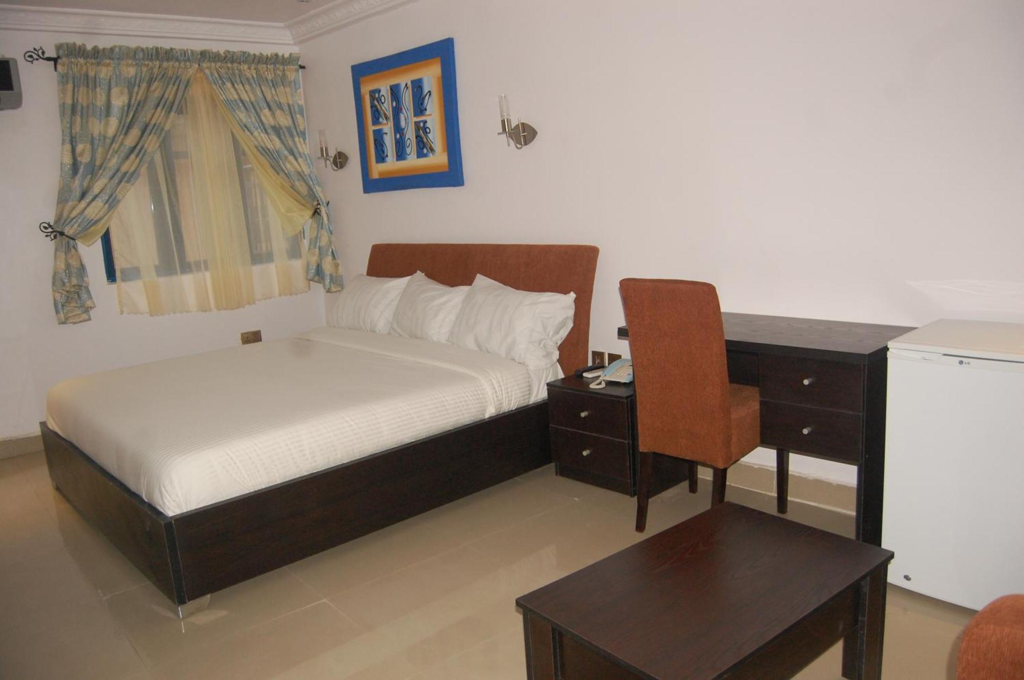 Ben Auto Hotel Лагос Екстериор снимка