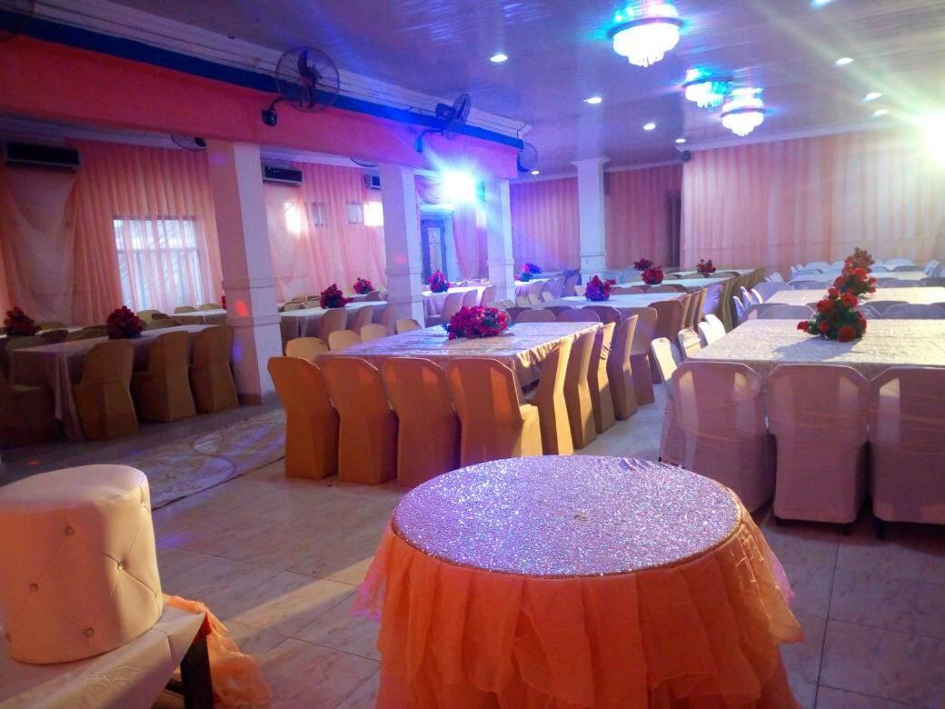 Ben Auto Hotel Лагос Екстериор снимка