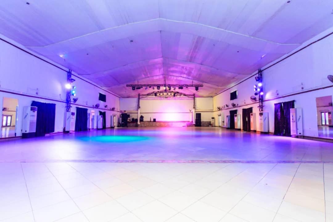 Ben Auto Hotel Лагос Екстериор снимка