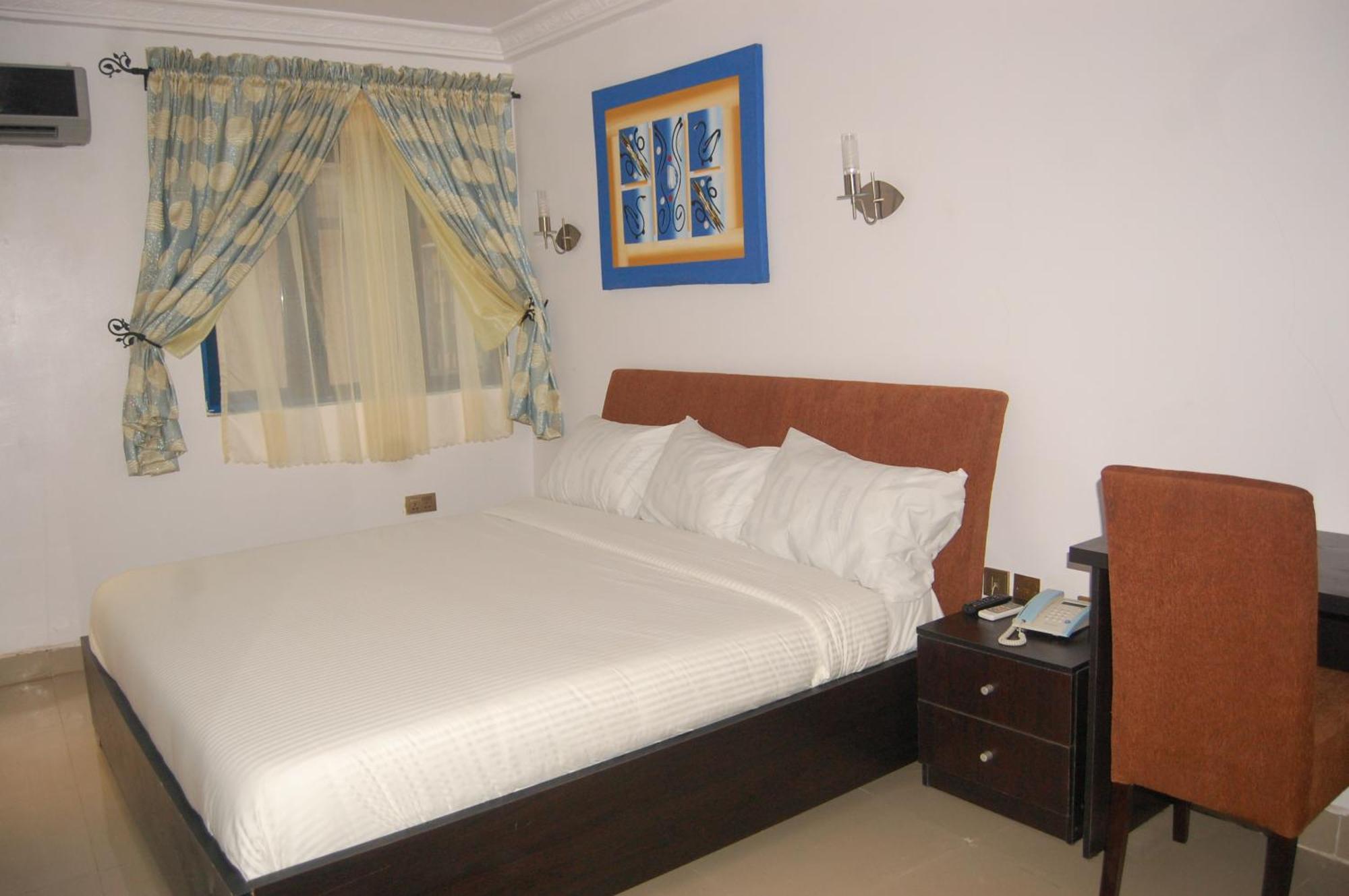 Ben Auto Hotel Лагос Екстериор снимка