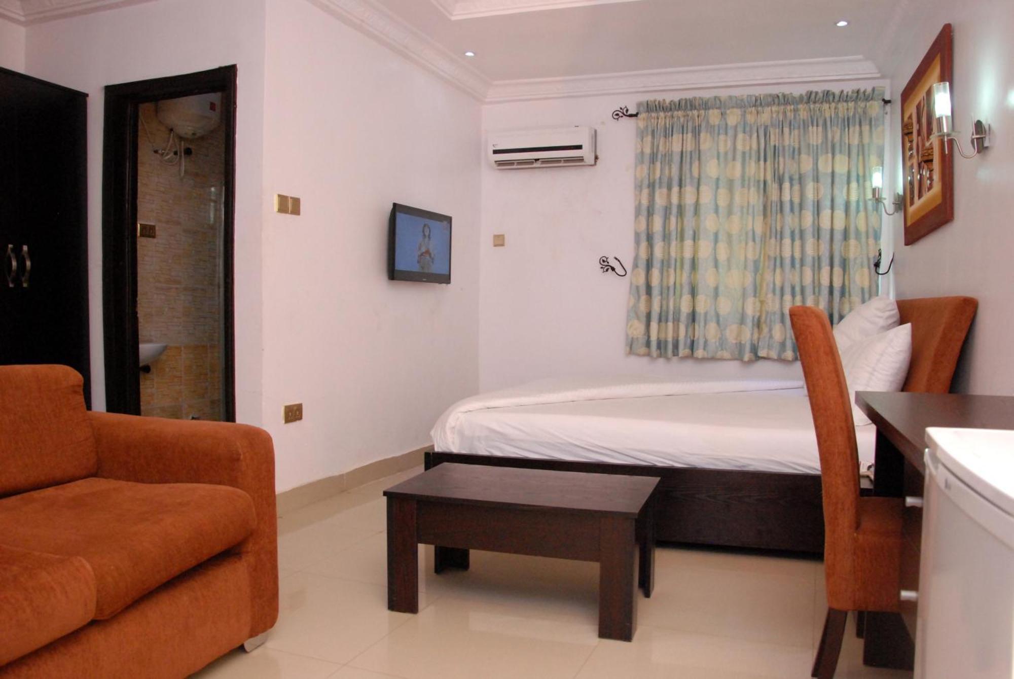 Ben Auto Hotel Лагос Екстериор снимка