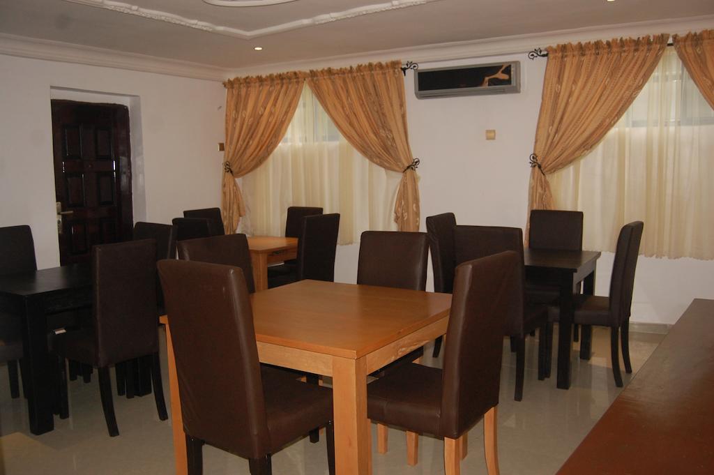 Ben Auto Hotel Лагос Екстериор снимка