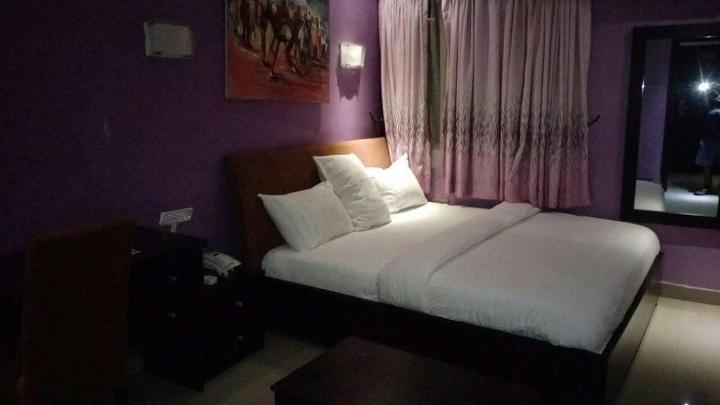 Ben Auto Hotel Лагос Екстериор снимка