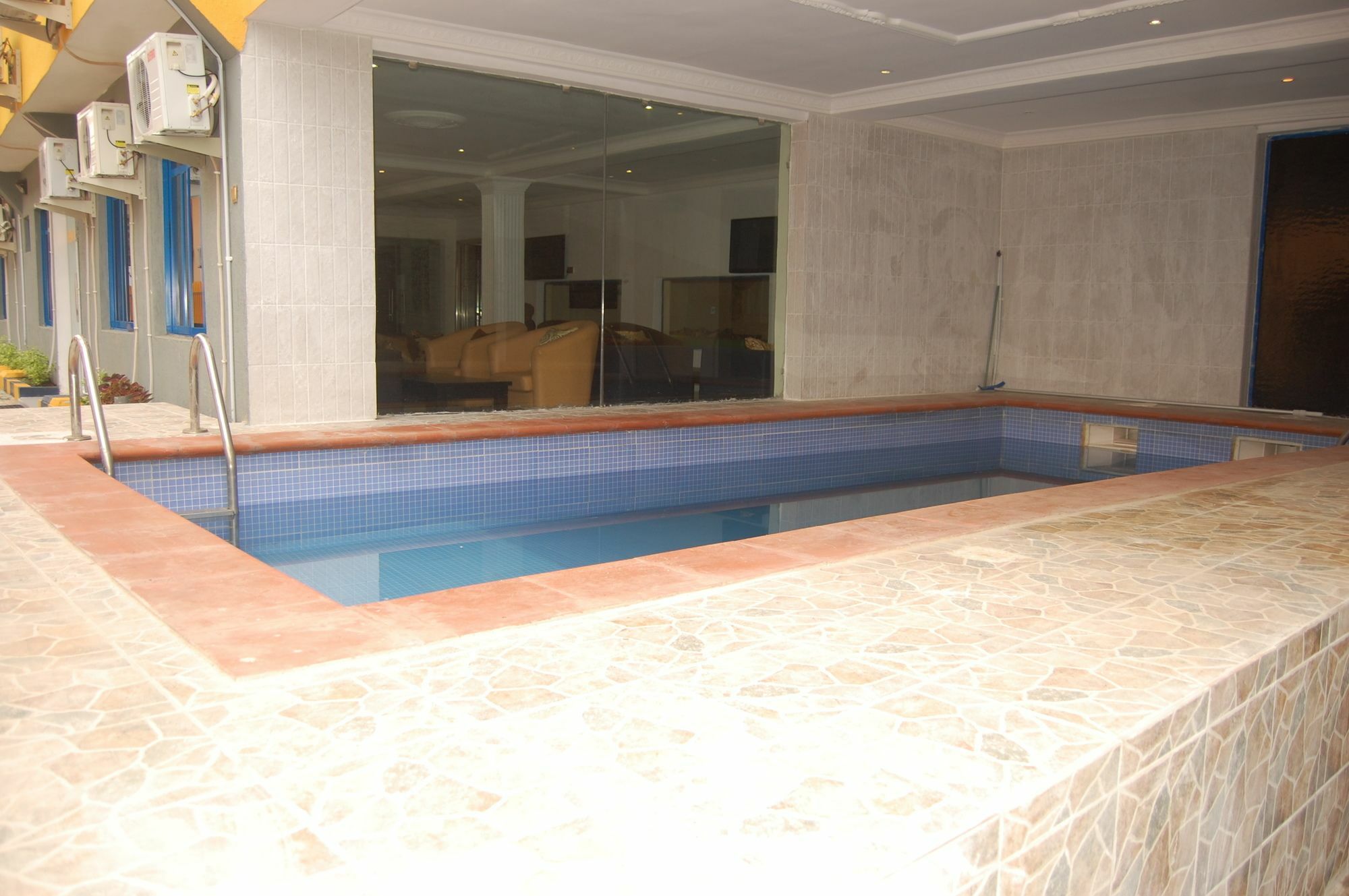 Ben Auto Hotel Лагос Екстериор снимка
