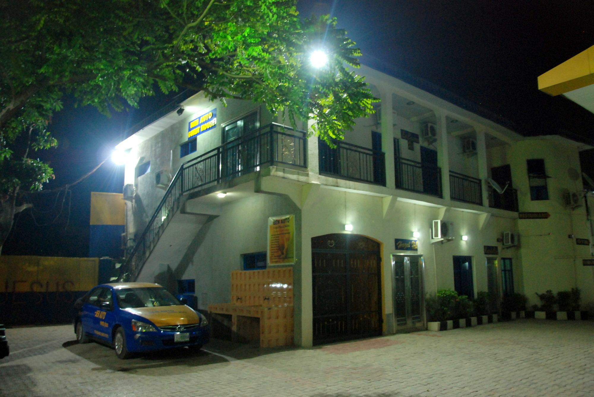Ben Auto Hotel Лагос Екстериор снимка